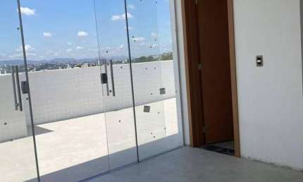 Linda cobertura de três quartos com suíte e duas vagas