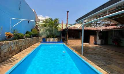 Linda Casa de 420m, cinco qtos, duas suítes, lazer no Castelo com habite-se