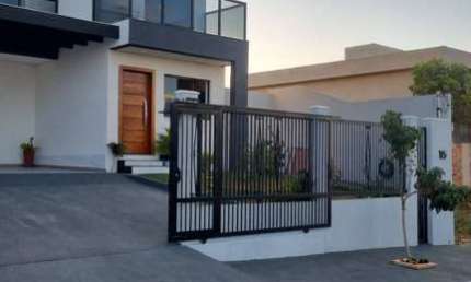 Vendo casa condomínio fechado três quatros sendo uma suíte – Lagoa Santa/MG