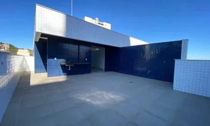 Vendo cobertura de quatro quartos e três vagas no bairro Ouro Preto