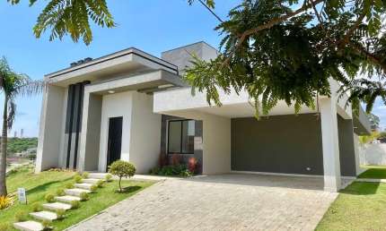 Casa Térrea à venda no Condomínio Shambala III em Atibaia.