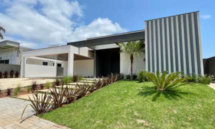 Linda Casa Térrea à venda no Condomínio Shambala III em Atibaia