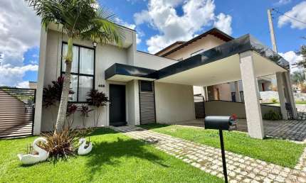 Casa Pronta para morar à venda no Condomínio Terras de Atibaia I em Atibaia. Com 3 quartos