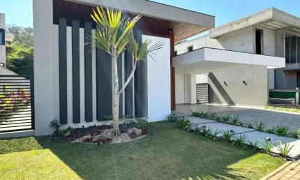 Casa de Alto Padrão á venda em Condomínio em Atibaia