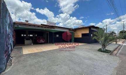 Casa com 3 dormitórios à venda, 300 m² por R$ 850.000,00 - Centro - Mandaguaçu/PR