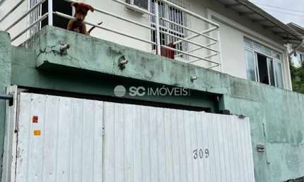 Casa com 2 quartos à venda na Agronômica, Florianópolis  por R$ 440.000