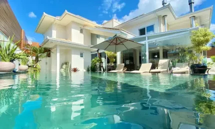 Casa com 5 quartos à venda em jurerê internacional, florianópolis  por r$ 6.900.000