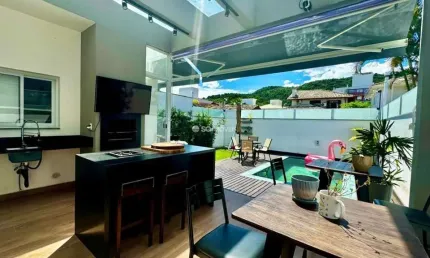 Casa com 3 quartos à venda em Jurerê, Florianópolis  por R$ 2.990.000