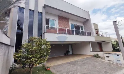 Casa assobradada no condomínio milano com 3 quartos sendo 2 suítes com 193 m2  de área construída. estuda permuta.