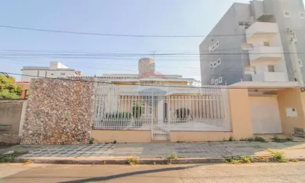 Casa ampla com espaço gourmet e suíte master no jardim europa – 3 dorms e 4 vagas