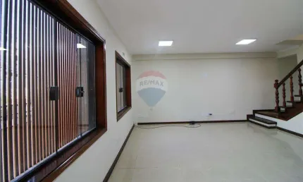 Imóvel para locação contendo 06 salas comerciais com 300m² de área útil.