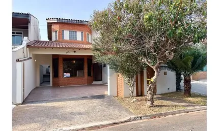 Casa à venda com 3 quartos no Condomínio Granja Olga  -Sorocaba, SP