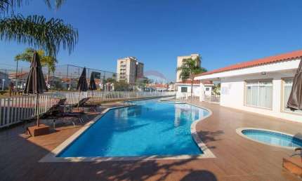 Casa com Quintal e Churrasqueira em Condomínio Fechado  3 Dorms, Lazer Completo e Localização Privilegiada
