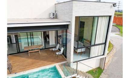Casa térrea com 4 suítes no Condomínio Ibiti Reserva, 256 m2 a.c e terreno cm 409 m2