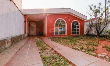 Casa Ampla e bem Localizada no Jardim dos Estados para Locação