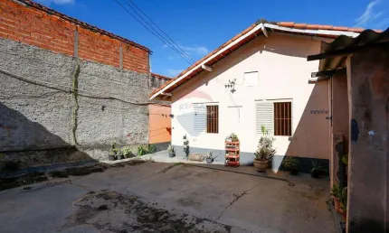 Casa à venda no Central Parque Sorocaba com ponto comercial e ampla edícula