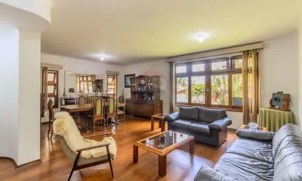Casa à venda Condomínio Village D'Avignon | Sobrado | 5 Quartos | 3 Suítes | 5 Banheiros | 4 Vagas