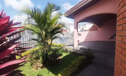 Casa térrea no Jardim Rosália Alcoléa,/ Prestes de Barros com 4 quartos sendo 1 suíte, edícula aos fundos com entrada privativa