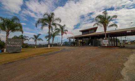 Terreno à venda com 800 m² no condomínio Village Araçoiaba - Araçoiaba da Serra