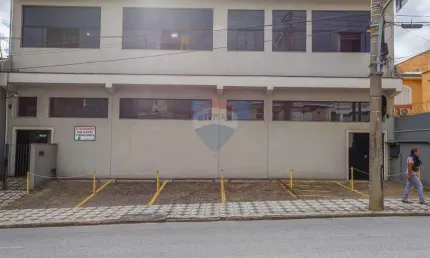 Prédio Comercial Com 640m² de Construção, Galpão e garagem para caminhões Av. Dom Aguirre