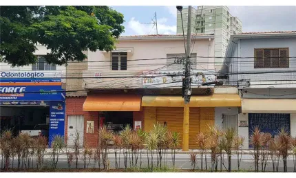 Casa para alugar com 3 quartos, cozinha ampla e quintal para pet