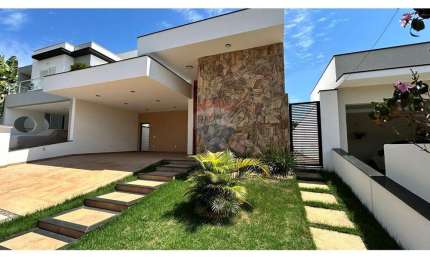 Casa Térrea, Nova, em Condomínio Fechado, com 3 dormitórios, sendo 3 suítes(1 master com closet), 4 vagas de garagem