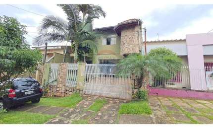 Casa em Vila Trujillo com três suítes, sala de jantar , estar , com 301m² disponível para locação residencial e comercial