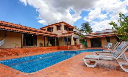 Casa com 5 suites a venda no Village Ipanema1: Um Paraíso à Venda