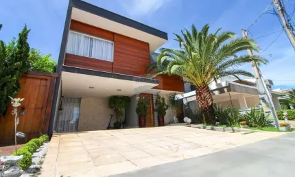Casa de alto padrão em condomínio fechado com piscina e espaço gourmet, 3 suítes, votorantim-sp