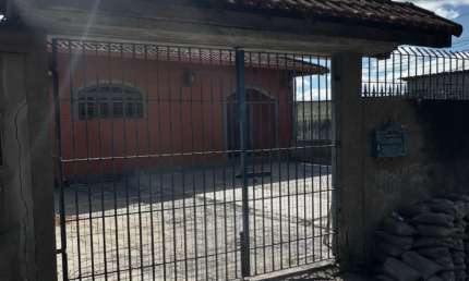 Casa com 3 quartos para alugar na Rua Oliveira Lima, Fazendinha, Teresópolis