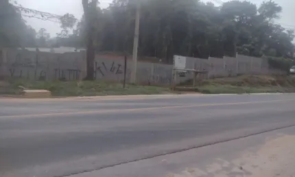 Terreno com área de 5300 metros quadrados, projeto aprovado para um galpão de 700 metros quadrados. Aceita Permuta!