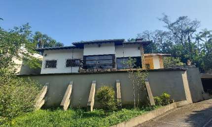 Casa com terreno de 1.520 m², 3 dormitórios, 1 suíte, 8 vagas, área churrasqueira - Aceita imóvel como parte de pagamento!