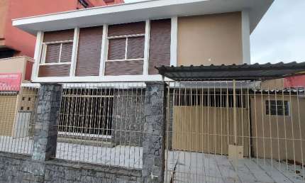 Casa comercial com 632 m² no centro de Ribeirão Pires.