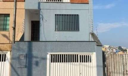 Sobrado na Vila Vitoria, com 120 m² de área construída, 02 dormitórios, sendo 02 suítes, 2 vagas.