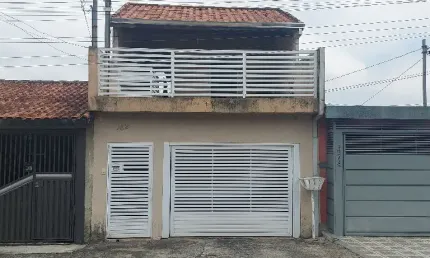 Bela casa plaina com 161 metros quadrados de aera construída, terreno de 125 metros quadrados