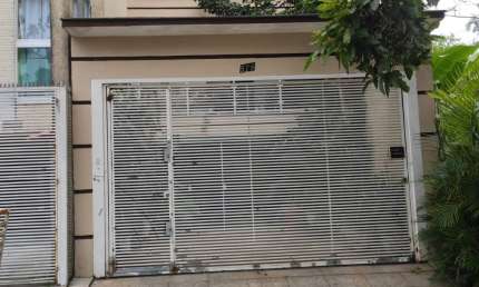 Lindo Sobrado com 3 suítes, 4 vagas no Jardim Guapituba. Aceita Permuta!