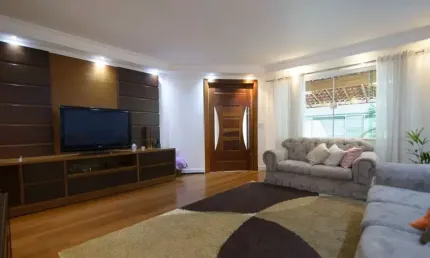 Lindo Sobrado com 274 m² de área construída, 4 dormitórios, sendo os 4 suítes. Aceita Permuta!