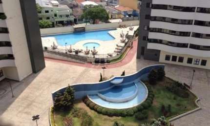 Apartamento com 144 m² de área útil, com 3 dormitórios sendo 2 suítes, 4 banheiros, sacada com churrasqueira, 4 vagas, aceita permuta!