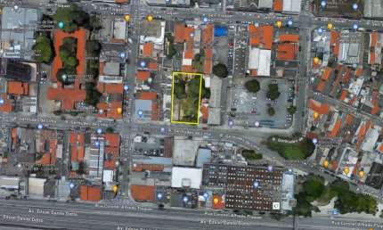Terreno com 966 m² no Centro de Santo André, paralela à rua Senador Flaquer.