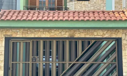Sobrado com 195 m² de área construída 5x30no bairro Camilópolis com 3 suítes – Aceita Permuta!