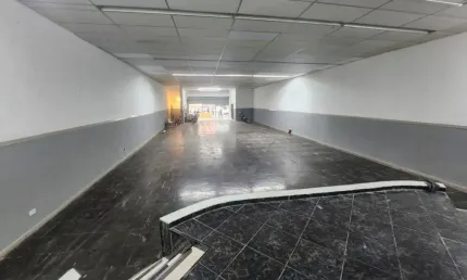Oportunidade para varejistas! Prédio comercial ao lado da estação de trem da CPTM em Mauá!