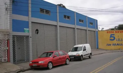 Galpão comercial / industrial com 475 m² de área construída, energia trifásica com 36kva, 360 m² de área fabril com 6 metros de pé direito e livre de colunas.