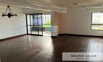 Apartamento no Morro do Conselho com 4 suítes, 2 transformadas em suítes master, sala ampla, varanda, 3 vagas de garagem com depósito.