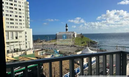 Apartamento mobiliado, com uma vista mar exuberante, de frente para o  farol da barra.
