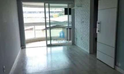 Apartamento em Armação na orla marítima, 1 quarto, 1 sala, 1 banheiro, 1 vaga de garagem, área de serviço, varanda.
