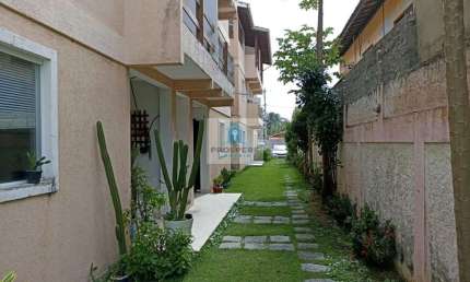 Village na Praia do Flamengo, 4 quartos sendo 1 suíte, varanda, área de serviço e 2 vagas de garagem