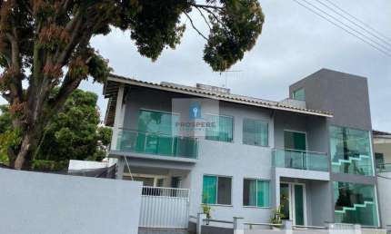 Casa em Abrantes com 4 suítes, 3 andares, com piscina privativa e condomínio com infraestrutura completa.