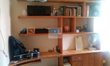Apartamento 3 quartos, 2 banheiros, 2 vagas de garagem, mobiliado. Condomínio fechado com infraestrutura, portaria 24hrs, piscina e salão de festas.