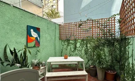 CASA TOTALMENTE REFORMADA EM ÓTIMA LOCALIZAÇÃO NO CENTRO HISTÓRICO
