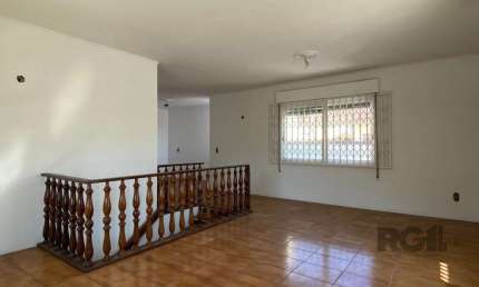 CASA COM 5 DORMITÓRIOS, ESPAÇO PARA FESTAS E PEÇAS AMPLAS PRÓXIMO AO IGUATEMI